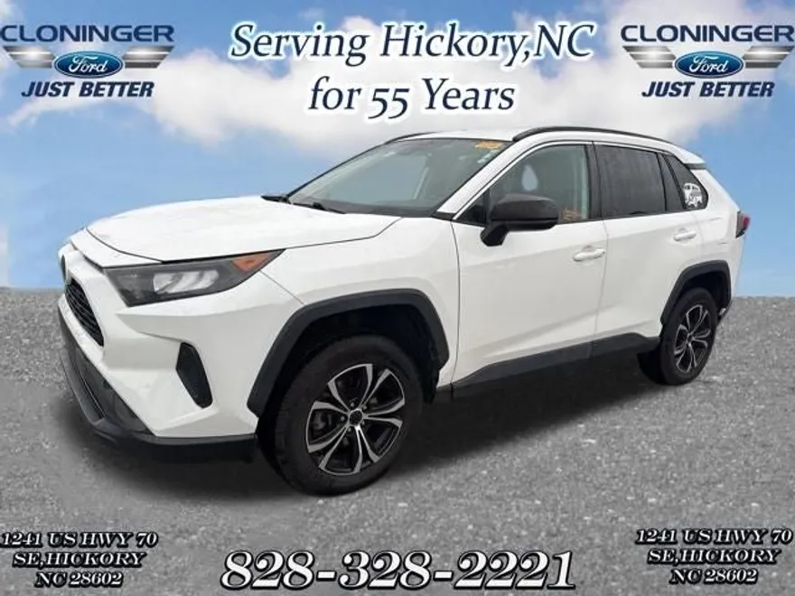 2019 Toyota RAV4 LE photo 1