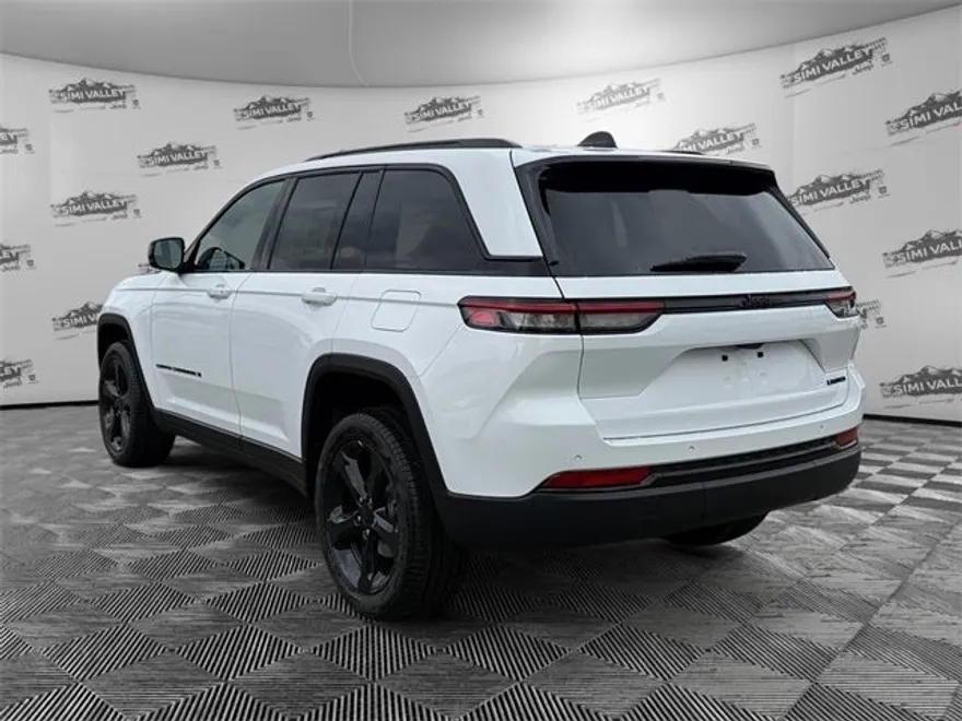 2025 Jeep Grand Cherokee Limited photo 1