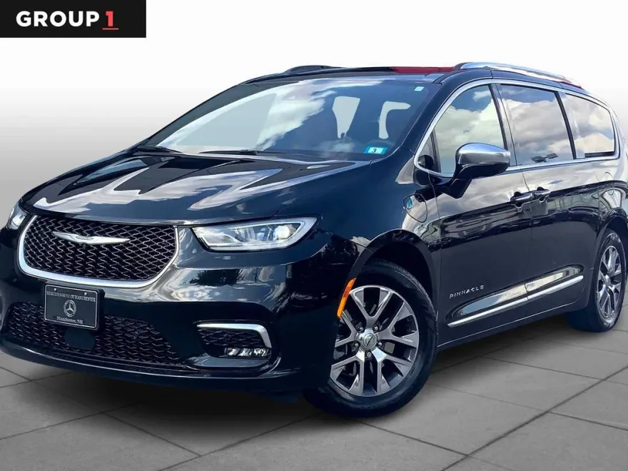 2023 Chrysler Pacifica Hybrid Pinnacle photo 1