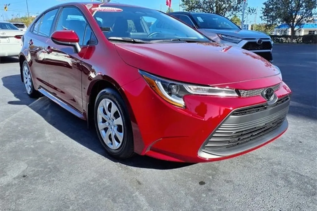 2025 Toyota Corolla LE photo 1