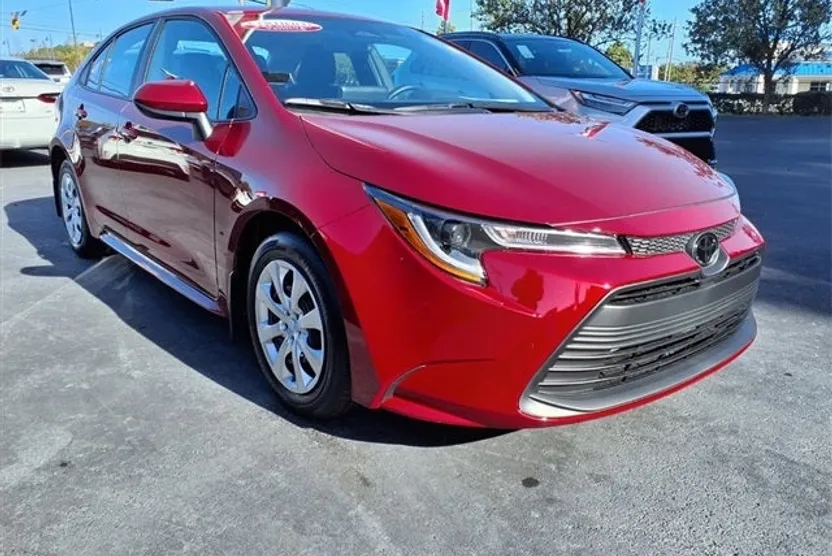 2025 Toyota Corolla LE photo 1