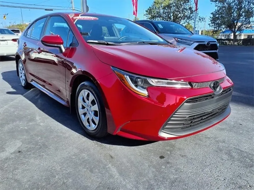 2025 Toyota Corolla LE photo 1