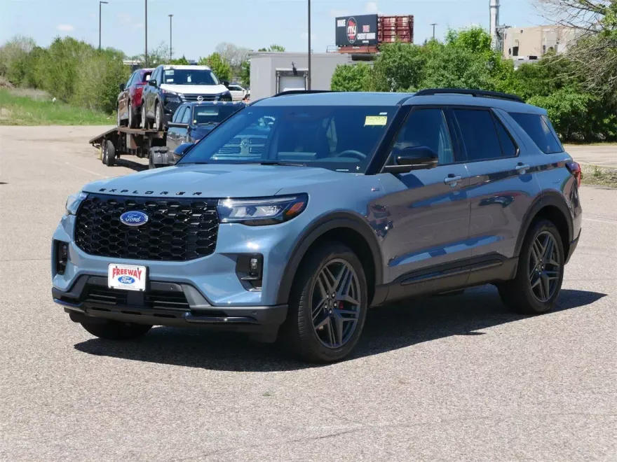 2025 Ford Explorer ST-Line photo 1