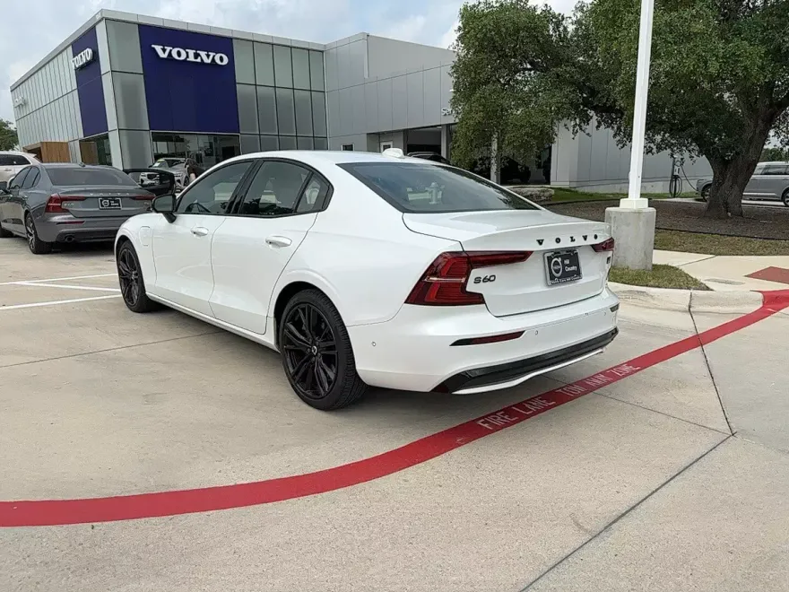 2024 Volvo S60 Recharge T8 Ultimate Black Edition photo 4