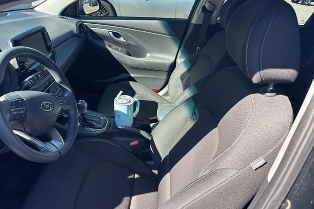 2018 Hyundai Elantra GT Base photo 1