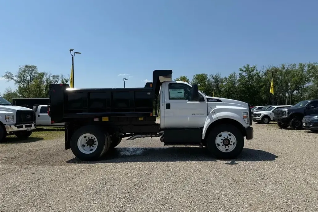 2026 Ford F-650 Base photo 1
