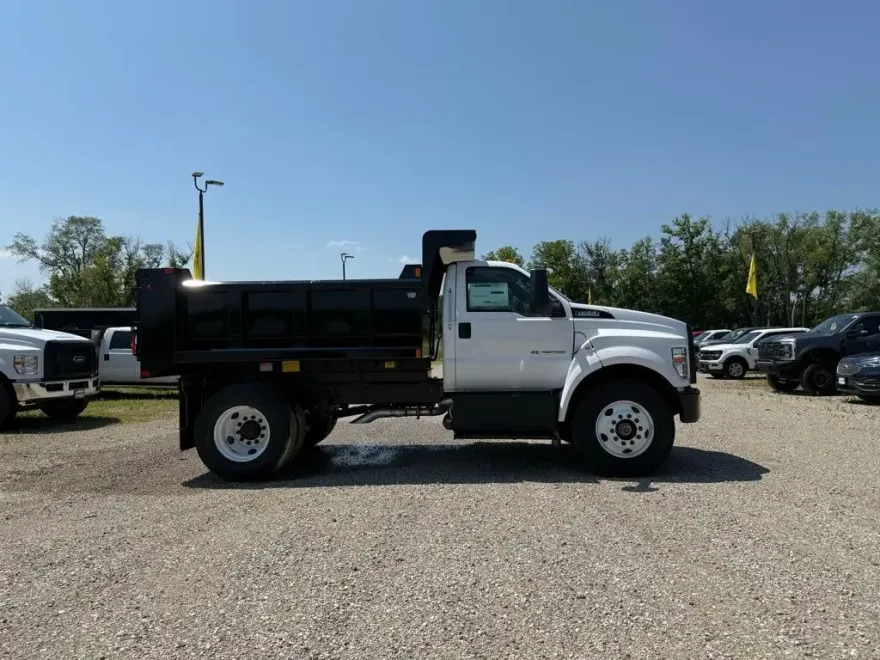 2026 Ford F-650 Base photo 1