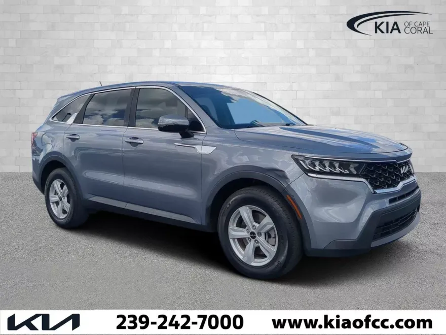 2022 Kia Sorento LX photo 1