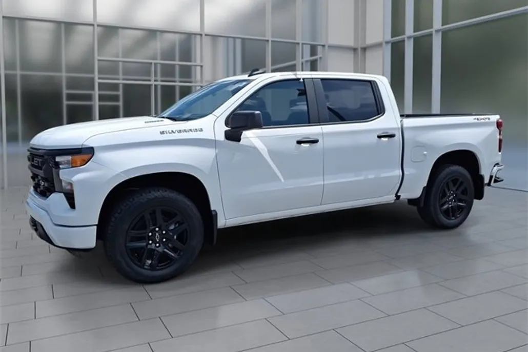 2025 Chevrolet Silverado 1500 Custom photo 1