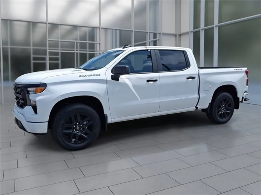 2025 Chevrolet Silverado 1500 Custom photo 1