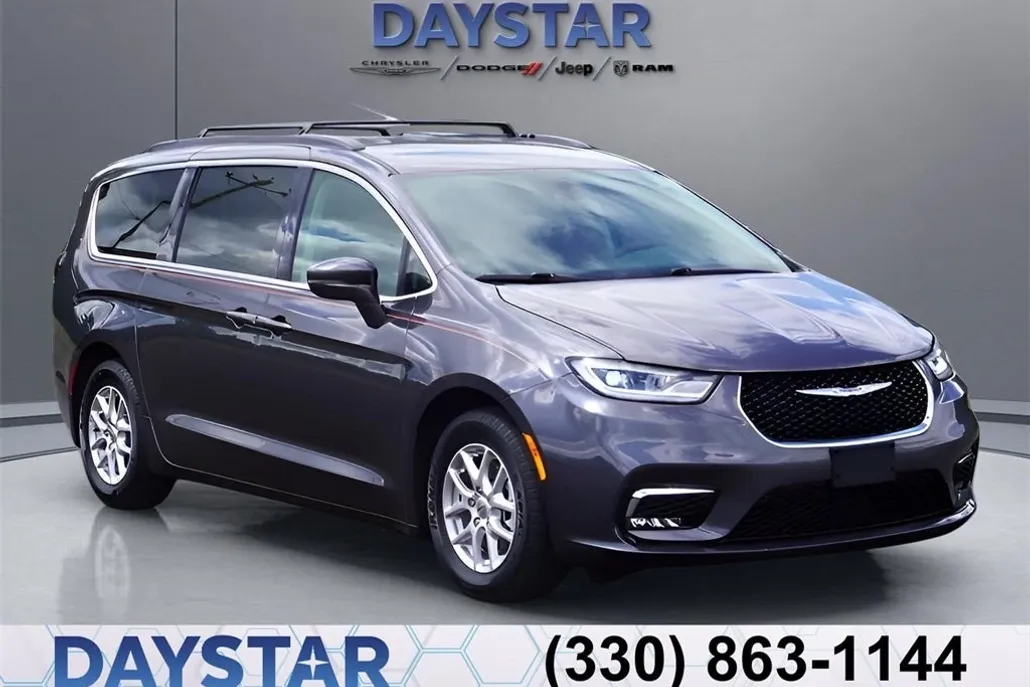 2022 Chrysler Pacifica Touring L photo 1