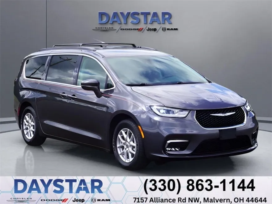 2022 Chrysler Pacifica Touring L photo 1