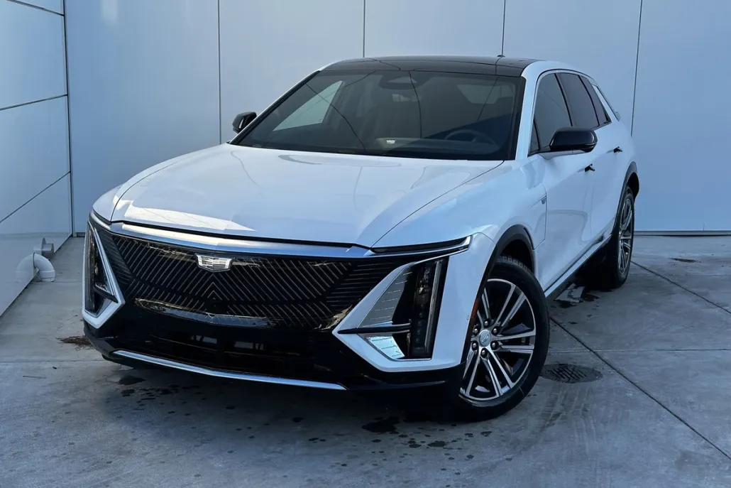 2025 Cadillac Lyriq Luxury photo 1