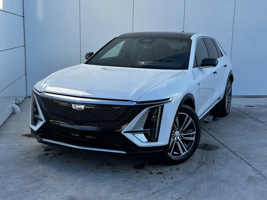 2025 Cadillac Lyriq Luxury photo 1