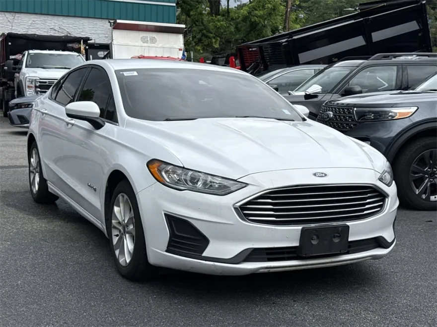 2019 Ford Fusion Hybrid SE photo 1