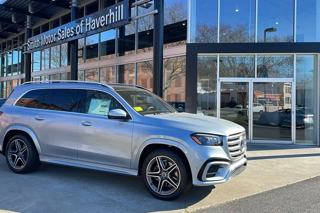 2025 Mercedes Benz GLS 450 4MATIC photo 1