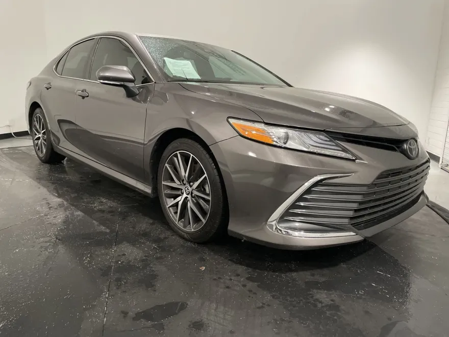2023 Toyota Camry XLE photo 1