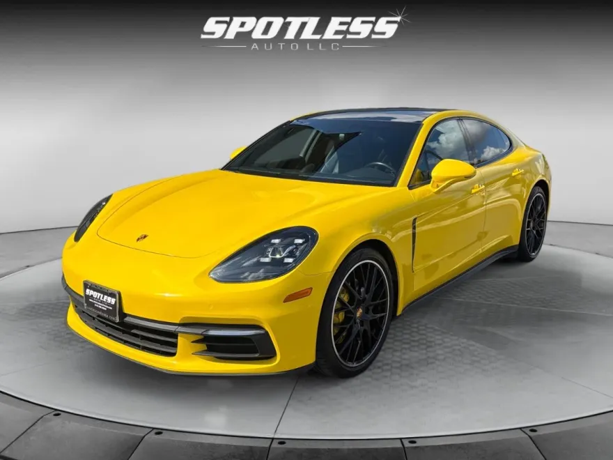 2018 Porsche Panamera 4 photo 1