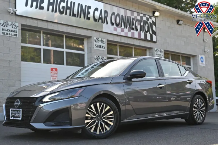 2025 Nissan Altima SV photo 1