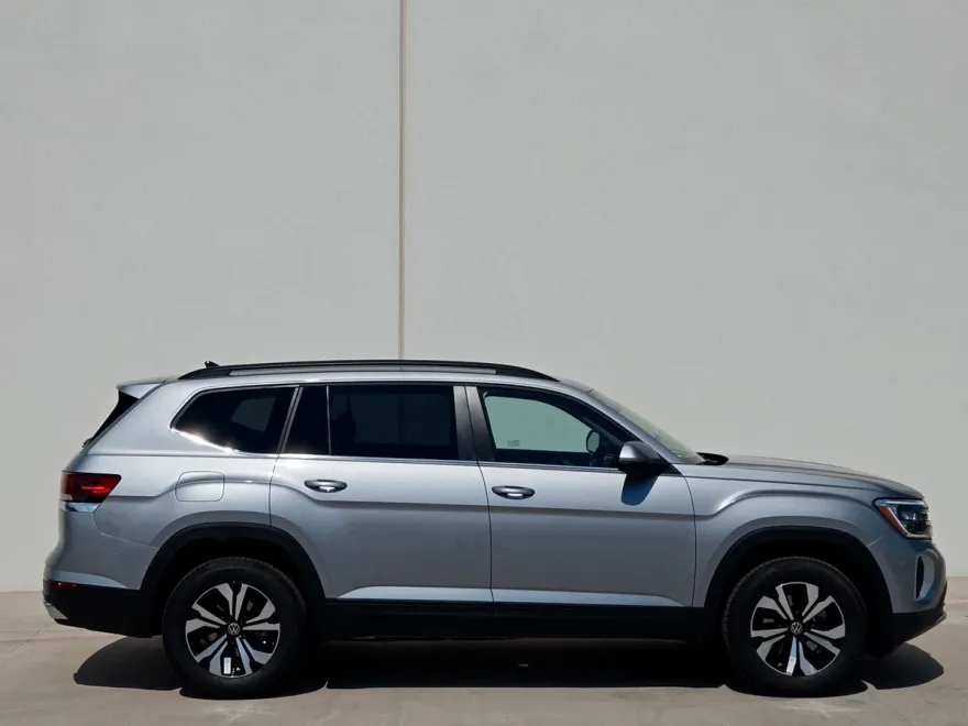 2026 Volkswagen Atlas SE photo 1