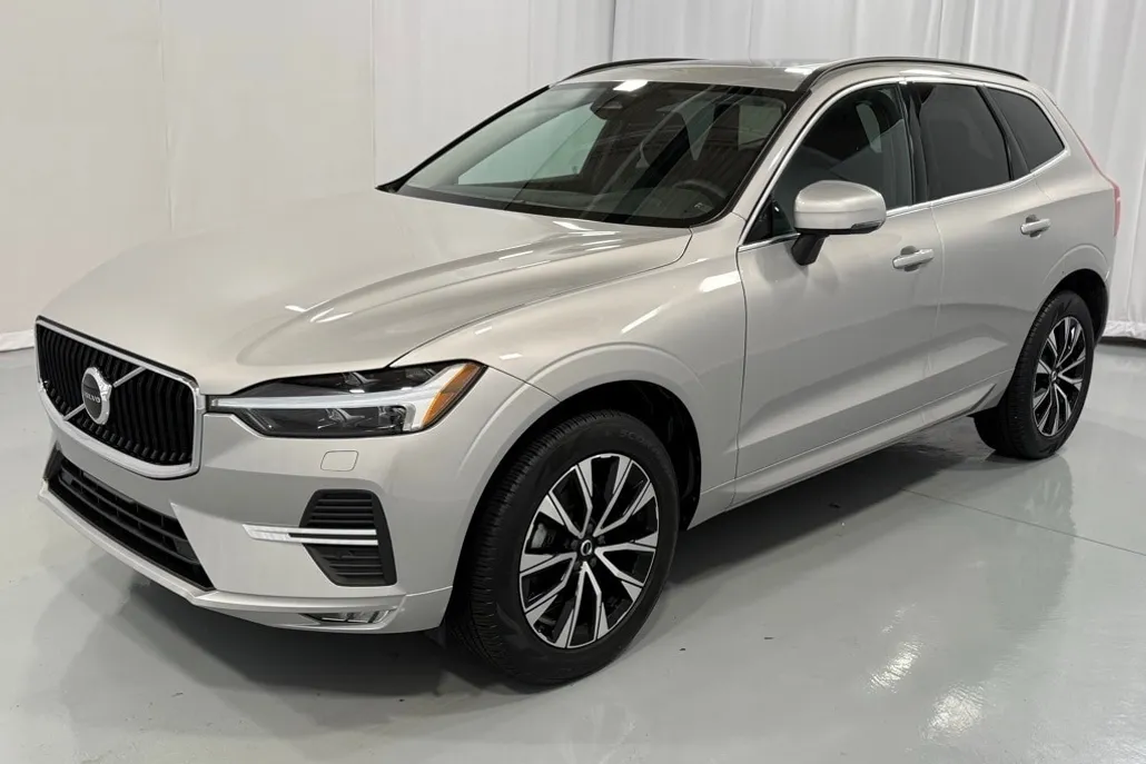 2023 Volvo XC60 B5 Core photo 1