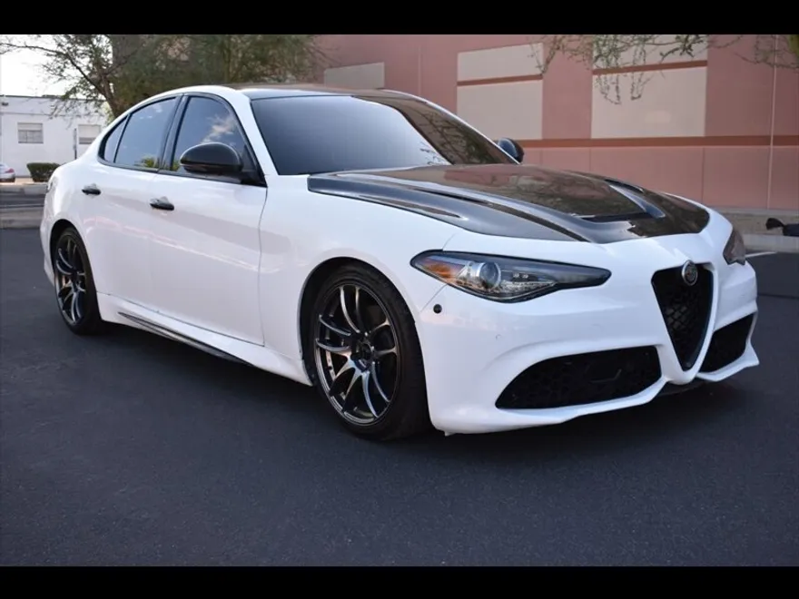 2019 Alfa Romeo Giulia Ti Sport photo 1