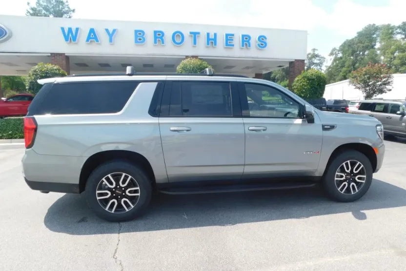 2024 Gmc Yukon XL AT4 photo 1