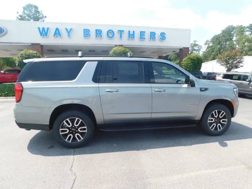 2024 Gmc Yukon XL AT4 photo 1