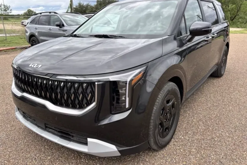 2026 Kia Carnival LXS photo 1