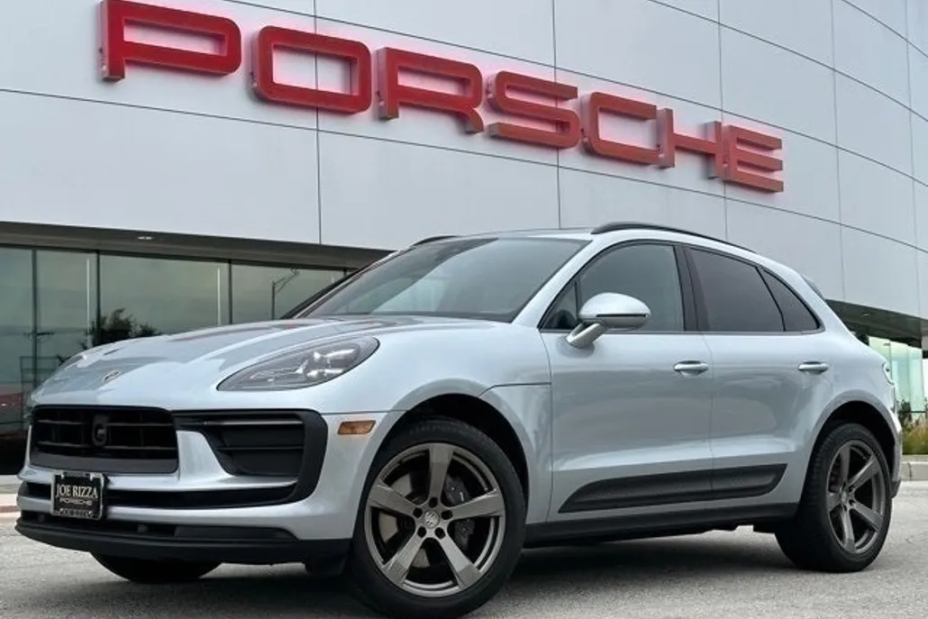 2023 Porsche Macan Base photo 1