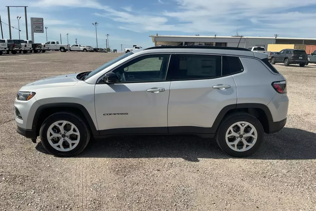 2025 Jeep Compass Latitude photo 1