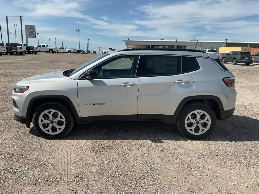 2025 Jeep Compass Latitude photo 1