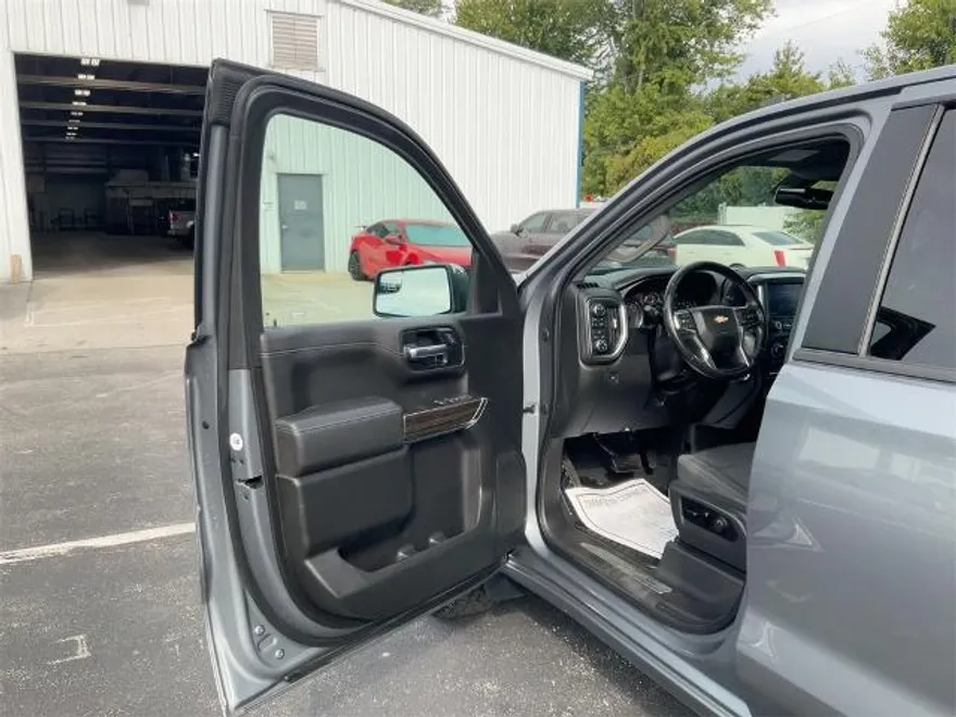 2021 Chevrolet Silverado 1500 LT photo 1