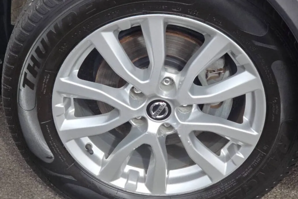 2020 Nissan Rogue SV photo 1
