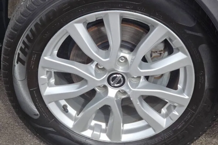 2020 Nissan Rogue SV photo 1