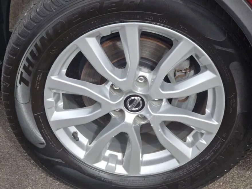 2020 Nissan Rogue SV photo 1
