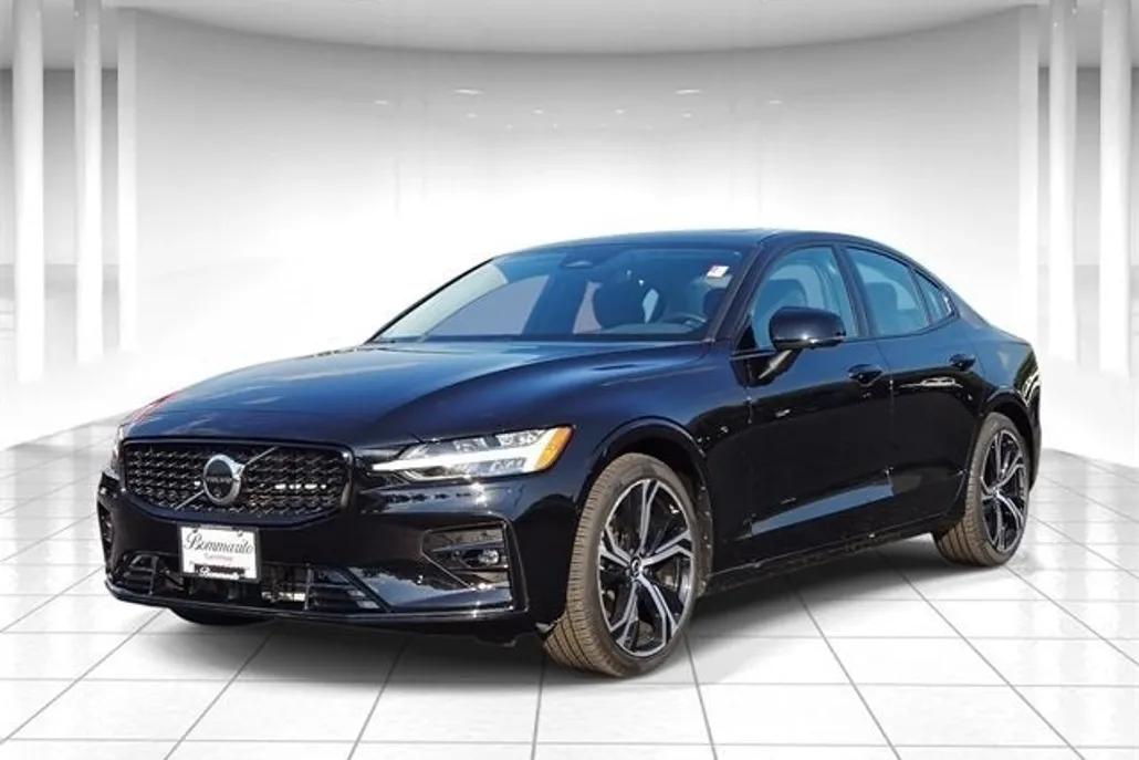 2025 Volvo S60 Plus photo 1