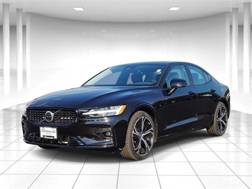 2025 Volvo S60 Plus photo 1