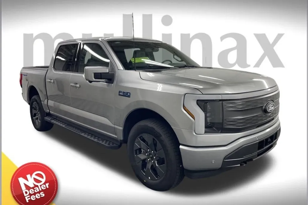 2025 Ford F-150 Lightning Lariat photo 1