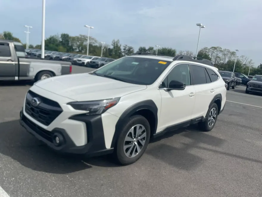 2023 Subaru Outback Premium photo 1