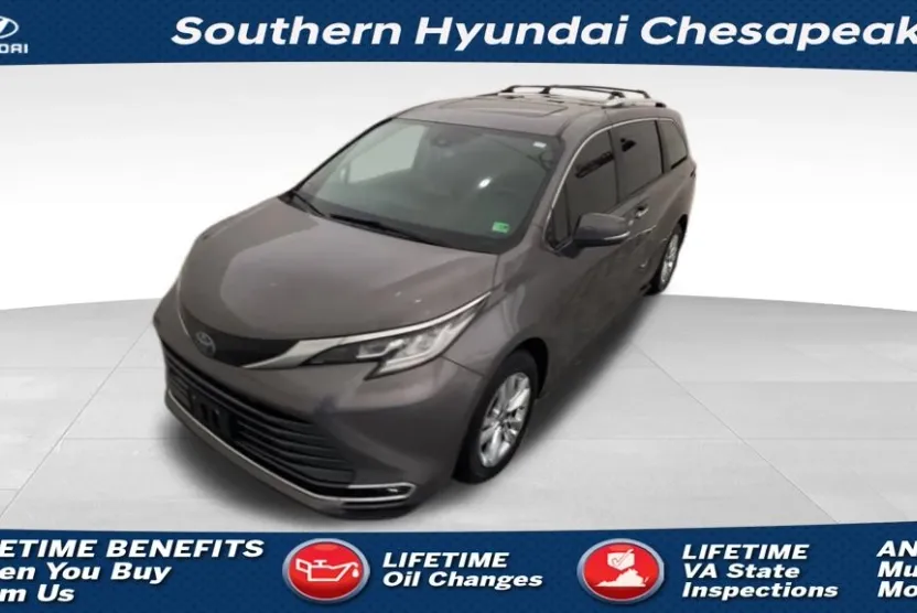 2022 Toyota Sienna Limited photo 1