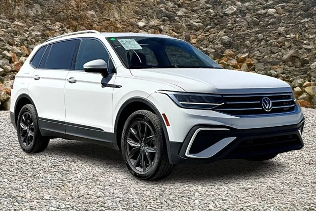 2022 Volkswagen Tiguan SE photo 1
