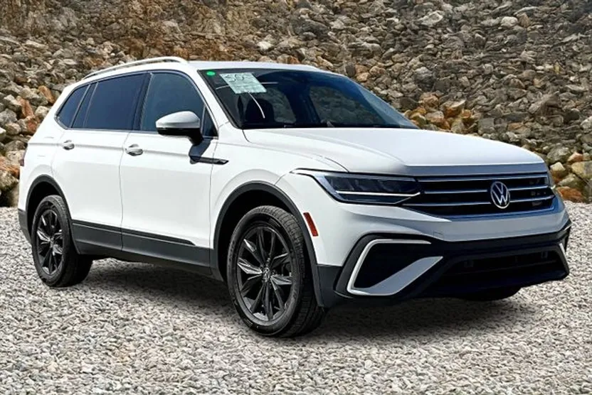 2022 Volkswagen Tiguan SE photo 1