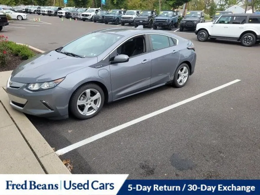 2018 Chevrolet Volt LT photo 1