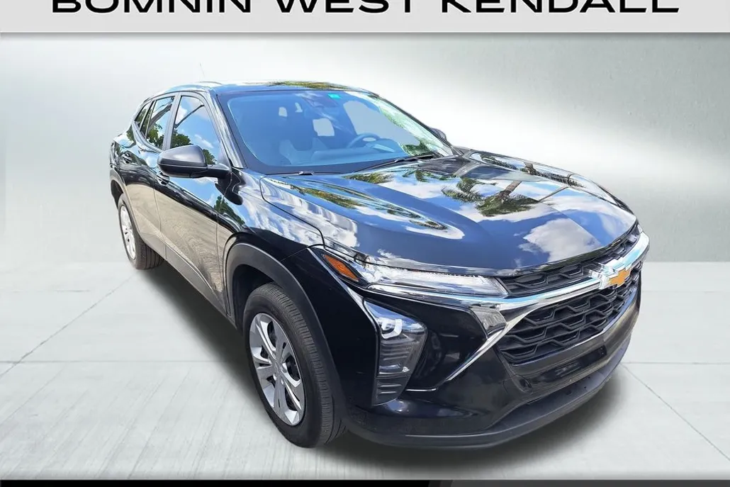 2024 Chevrolet Trax LS photo 1