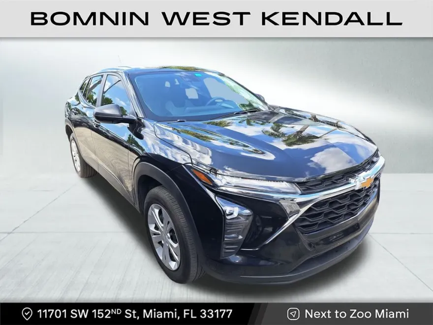 2024 Chevrolet Trax LS photo 1