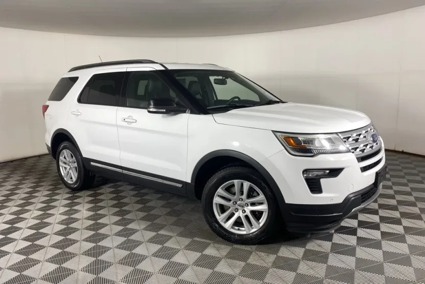 2018 Ford Explorer XLT photo 1