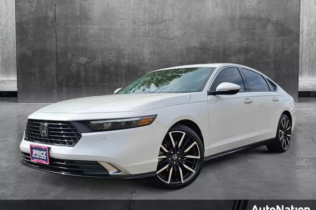 2024 Honda Accord Hybrid Touring photo 1