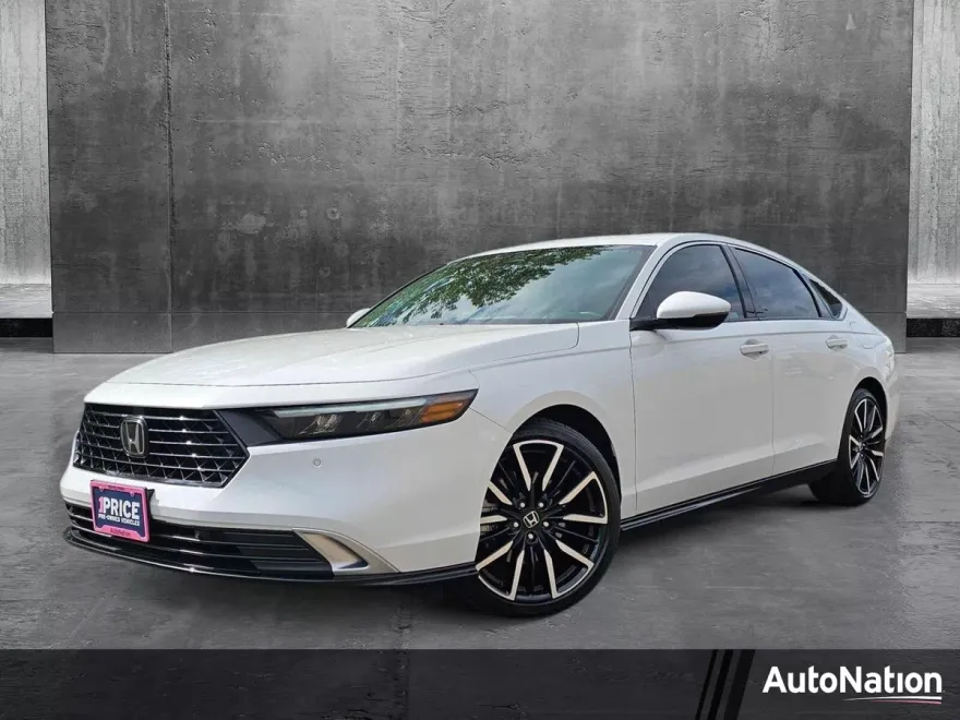 2024 Honda Accord Hybrid Touring photo 1