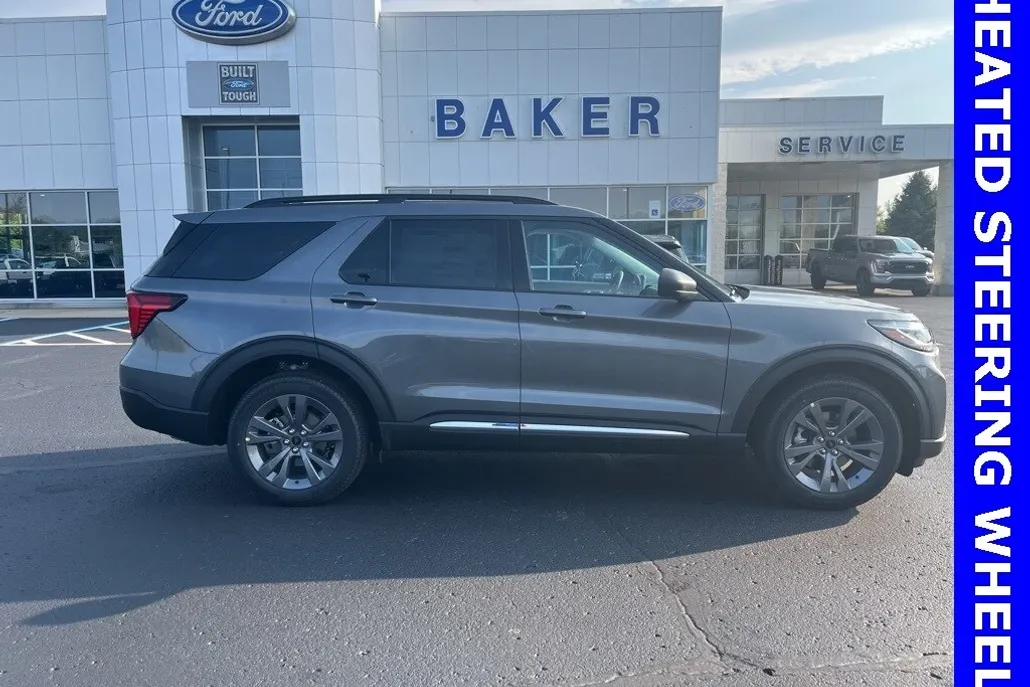 2025 Ford Explorer photo 1